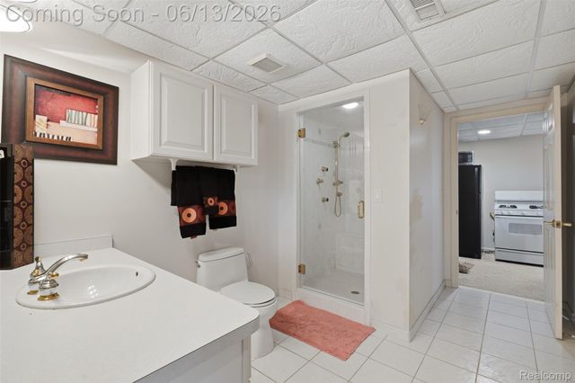 2935 Ivy Hill Drive, Commerce Charter Township, MI 48382