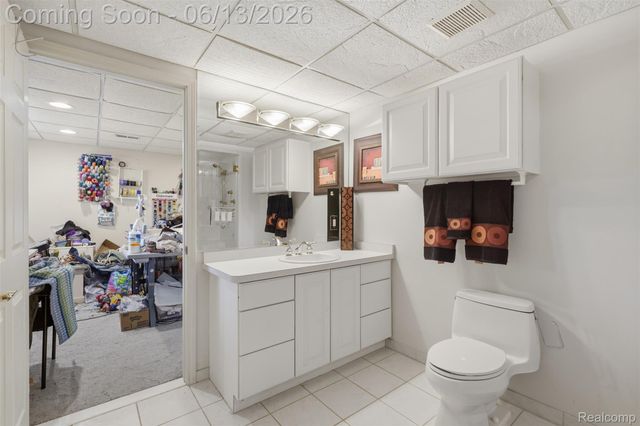 2935 Ivy Hill Drive, Commerce Charter Township, MI 48382