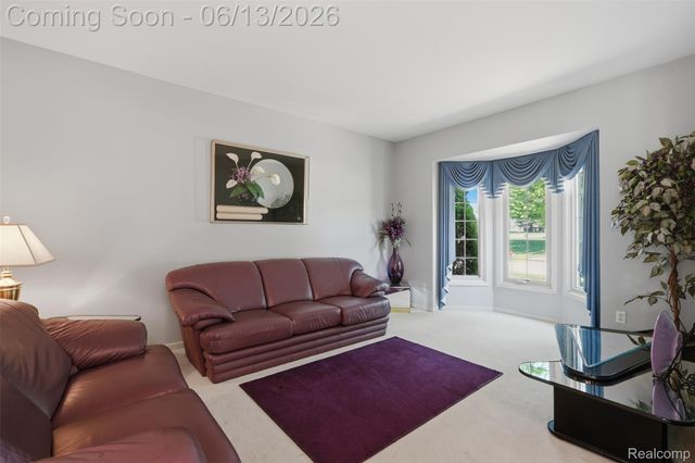2935 Ivy Hill Drive, Commerce Charter Township, MI 48382