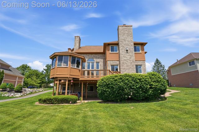 2935 Ivy Hill Drive, Commerce Charter Township, MI 48382