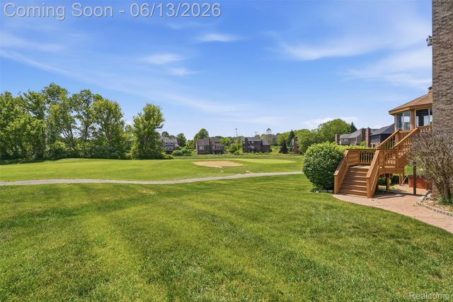2935 Ivy Hill Drive, Commerce Charter Township, MI 48382