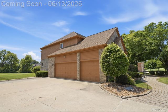 2935 Ivy Hill Drive, Commerce Charter Township, MI 48382