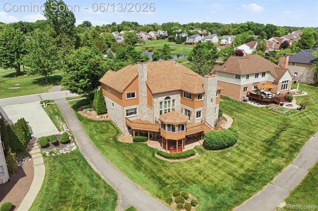 2935 Ivy Hill Drive, Commerce Charter Township, MI 48382