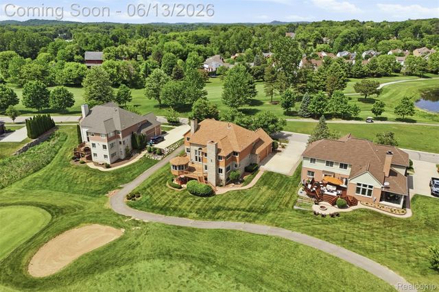 2935 Ivy Hill Drive, Commerce Charter Township, MI 48382