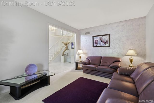 2935 Ivy Hill Drive, Commerce Charter Township, MI 48382