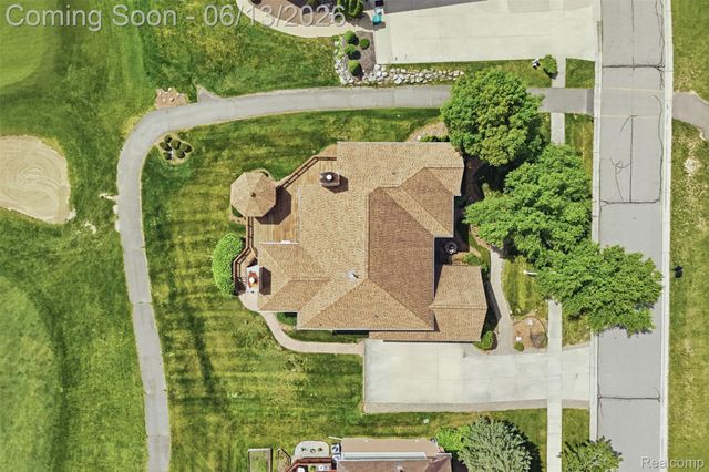 2935 Ivy Hill Drive, Commerce Charter Township, MI 48382
