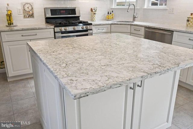 21 ORCHID LA, Barnegat, NJ 08005