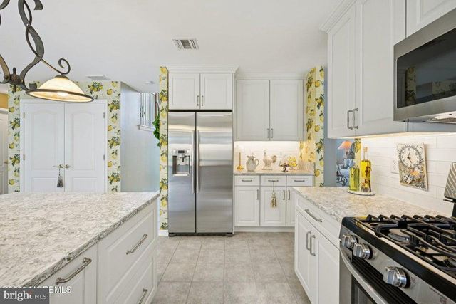 21 ORCHID LA, Barnegat, NJ 08005