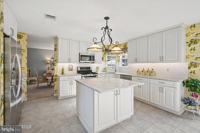 21 ORCHID LA, Barnegat, NJ 08005
