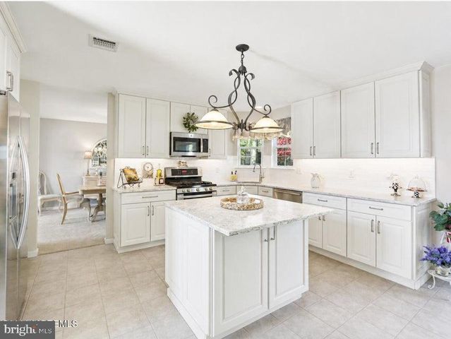 21 ORCHID LA, Barnegat, NJ 08005