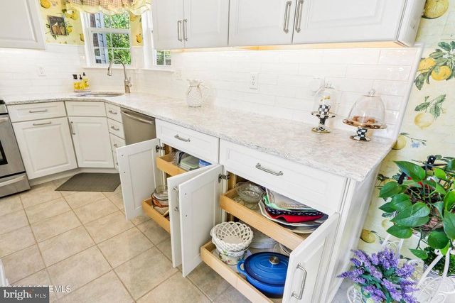 21 ORCHID LA, Barnegat, NJ 08005