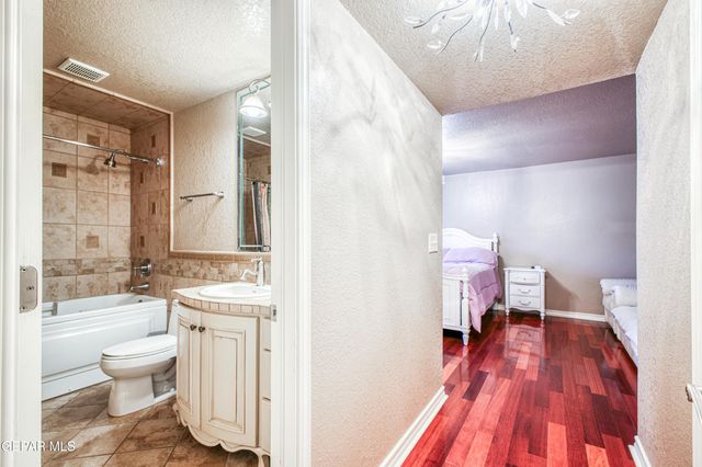 204 MORNING STAR Road, Santa Teresa, NM 88008