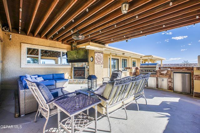 204 MORNING STAR Road, Santa Teresa, NM 88008