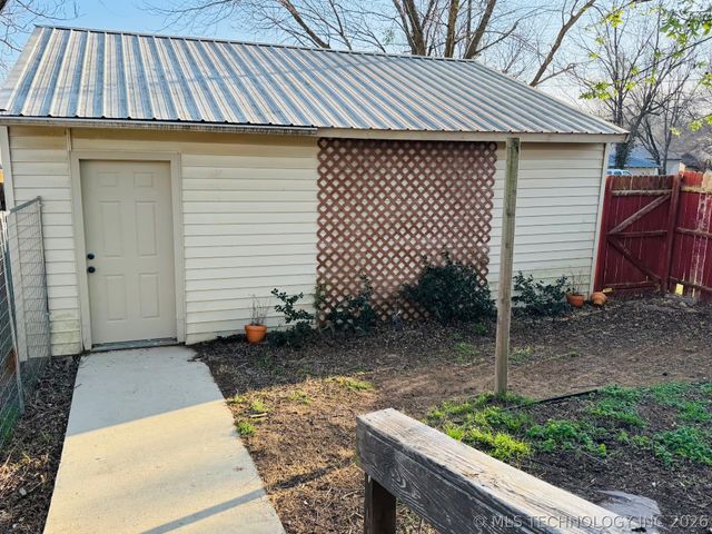 1717 W Center Street, Collinsville, OK 74021