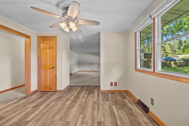 W5117 Strawberry Hill DRIVE, Elkhorn, WI 53121