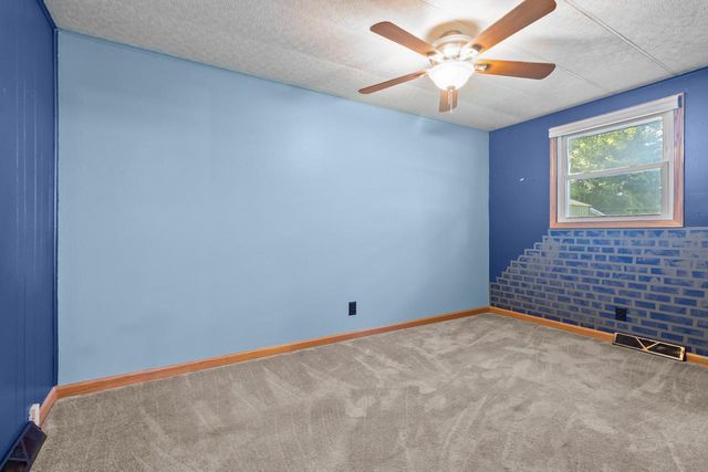 W5117 Strawberry Hill DRIVE, Elkhorn, WI 53121