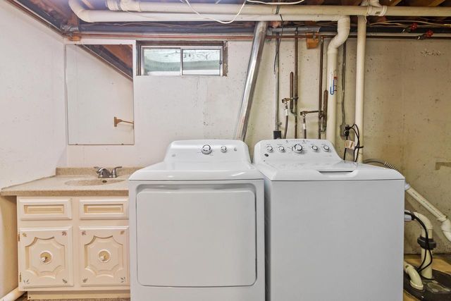 W5117 Strawberry Hill DRIVE, Elkhorn, WI 53121