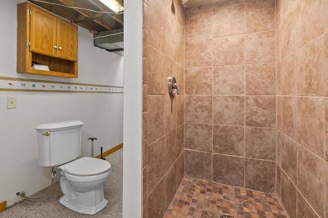 W5117 Strawberry Hill DRIVE, Elkhorn, WI 53121