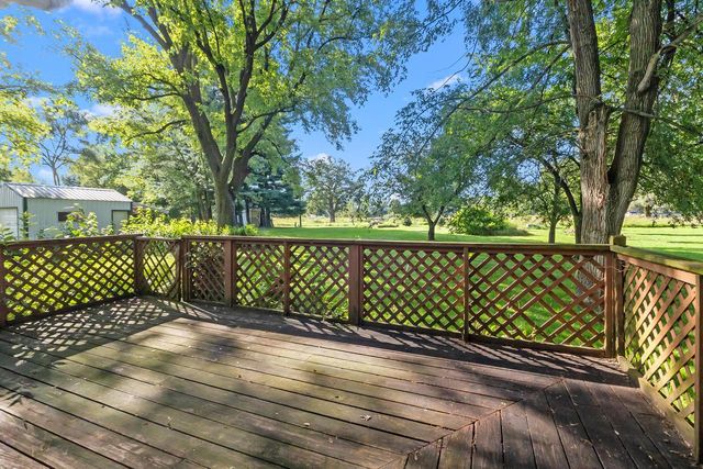 W5117 Strawberry Hill DRIVE, Elkhorn, WI 53121