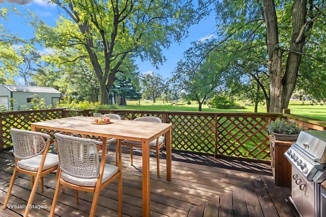 W5117 Strawberry Hill DRIVE, Elkhorn, WI 53121