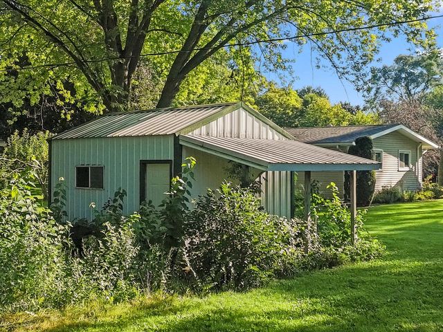 W5117 Strawberry Hill DRIVE, Elkhorn, WI 53121