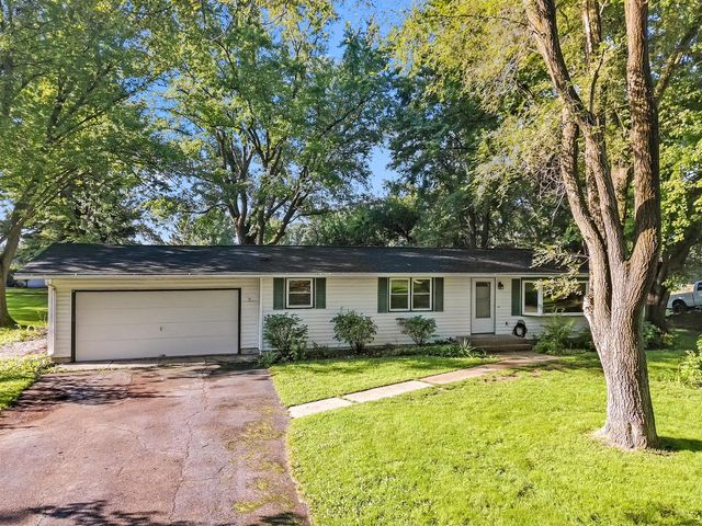 W5117 Strawberry Hill DRIVE, Elkhorn, WI 53121
