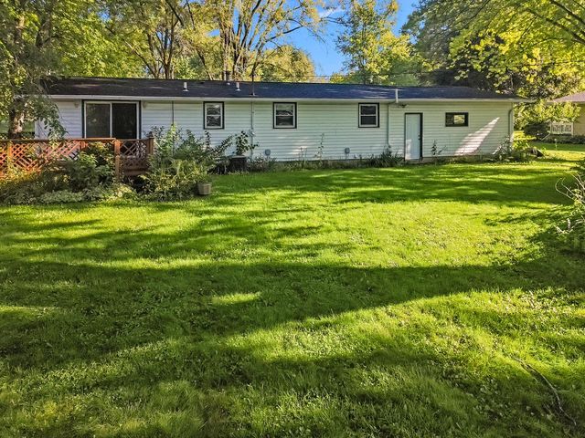 W5117 Strawberry Hill DRIVE, Elkhorn, WI 53121