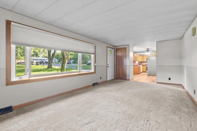 W5117 Strawberry Hill DRIVE, Elkhorn, WI 53121