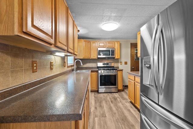 W5117 Strawberry Hill DRIVE, Elkhorn, WI 53121