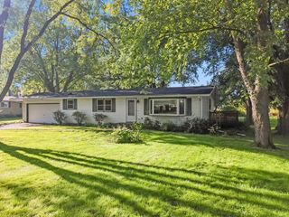 W5117 Strawberry Hill DRIVE, Elkhorn, WI 53121