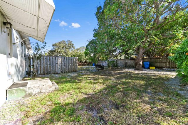 332 W Mango Street 1-2, Lantana, FL 33462