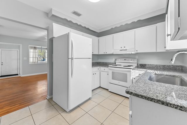 332 W Mango Street 1-2, Lantana, FL 33462