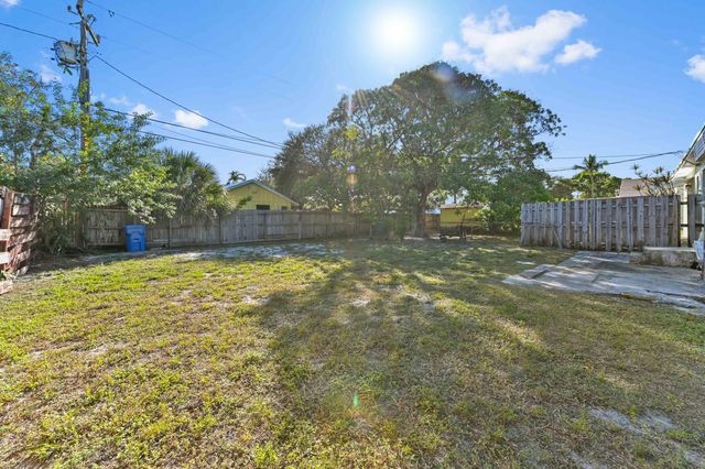 332 W Mango Street 1-2, Lantana, FL 33462
