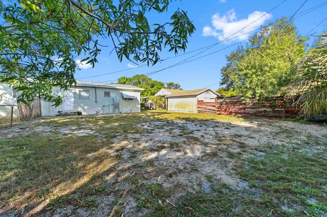 332 W Mango Street 1-2, Lantana, FL 33462