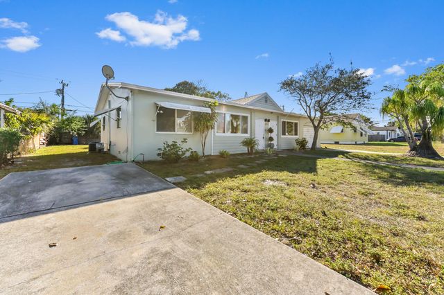 332 W Mango Street 1-2, Lantana, FL 33462