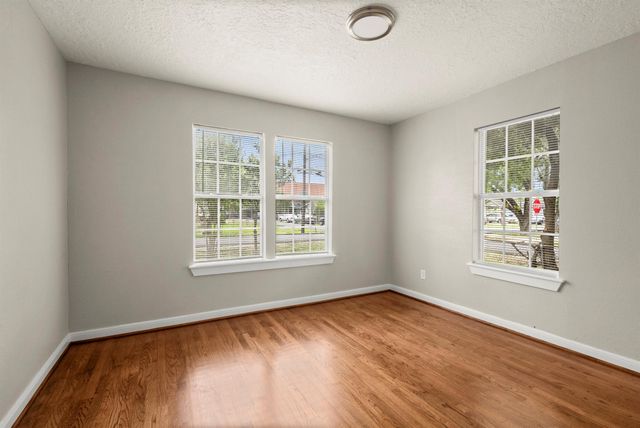 201 N Lenox, Houston, TX 77011