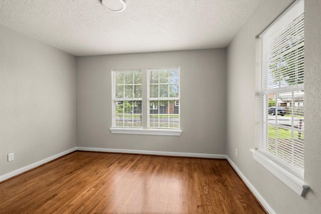 201 N Lenox, Houston, TX 77011