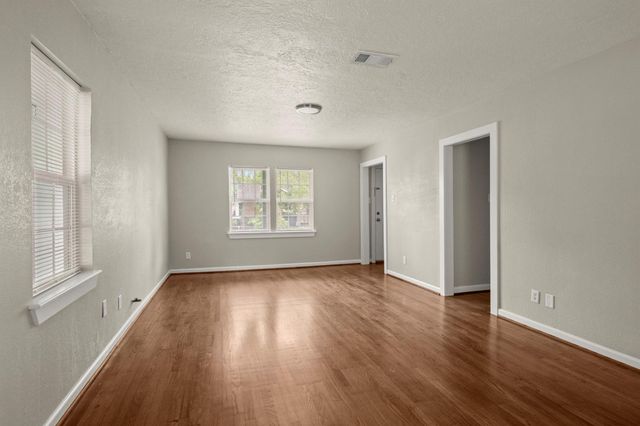 201 N Lenox, Houston, TX 77011