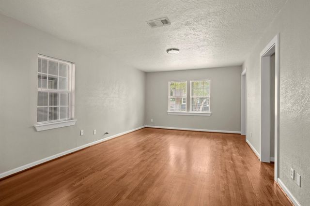 201 N Lenox, Houston, TX 77011