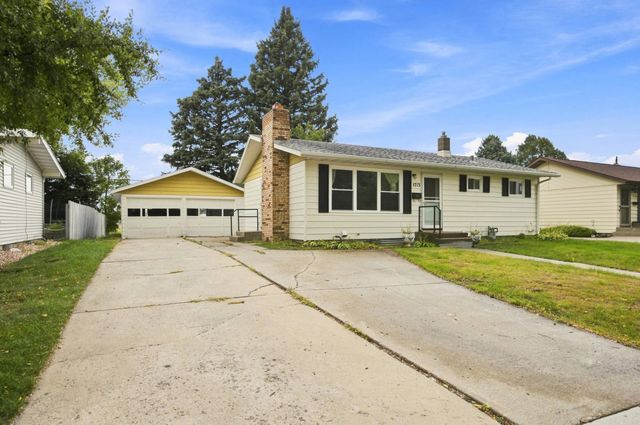 1713 17th Street S, Fargo, ND 58103