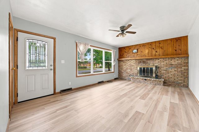 1713 17th Street S, Fargo, ND 58103