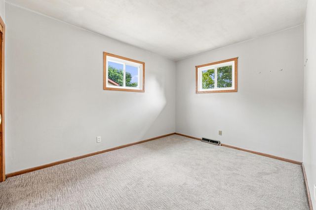 1713 17th Street S, Fargo, ND 58103