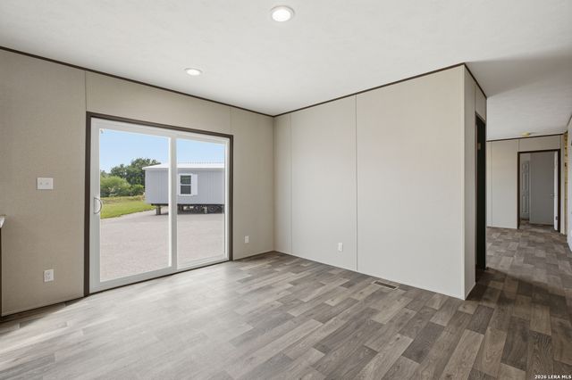 136 Parkview, Floresville, TX 78114