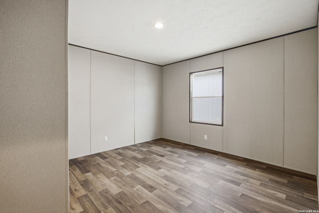 136 Parkview, Floresville, TX 78114