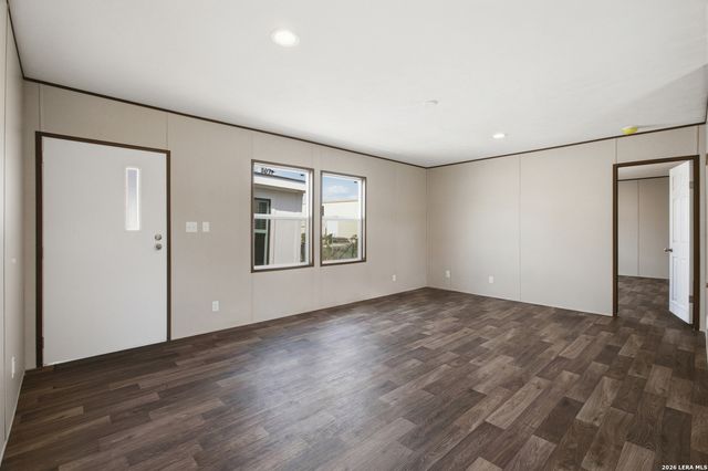 136 Parkview, Floresville, TX 78114