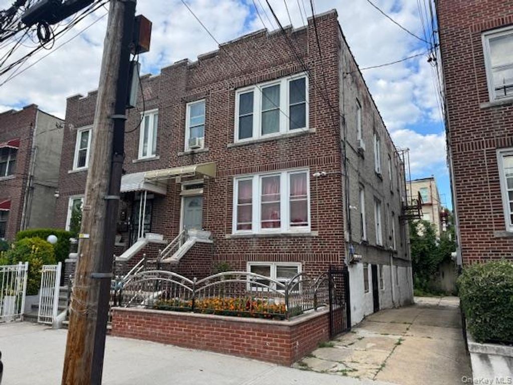 3340 Fish Avenue, Bronx, NY 10469 — exterior