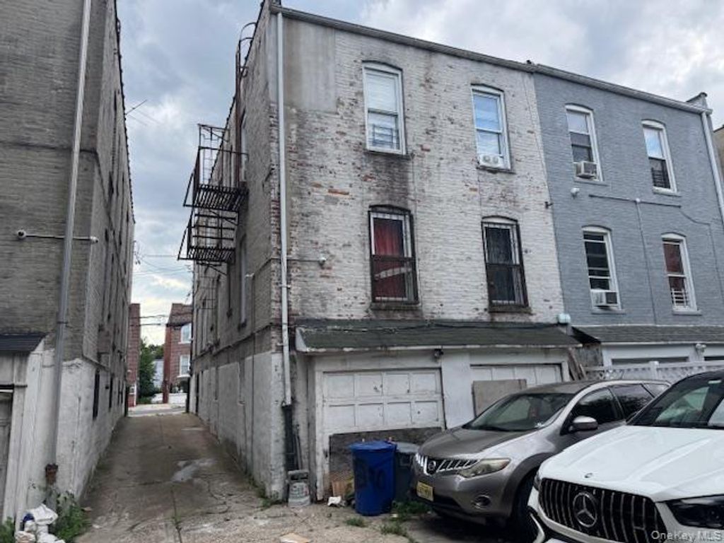 3340 Fish Avenue, Bronx, NY 10469 — photo 5