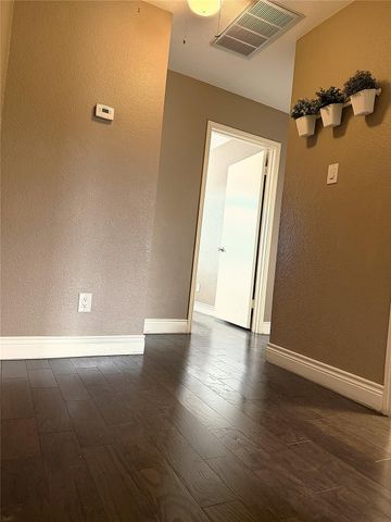 7124 S Gessner Road, Houston, TX 77036
