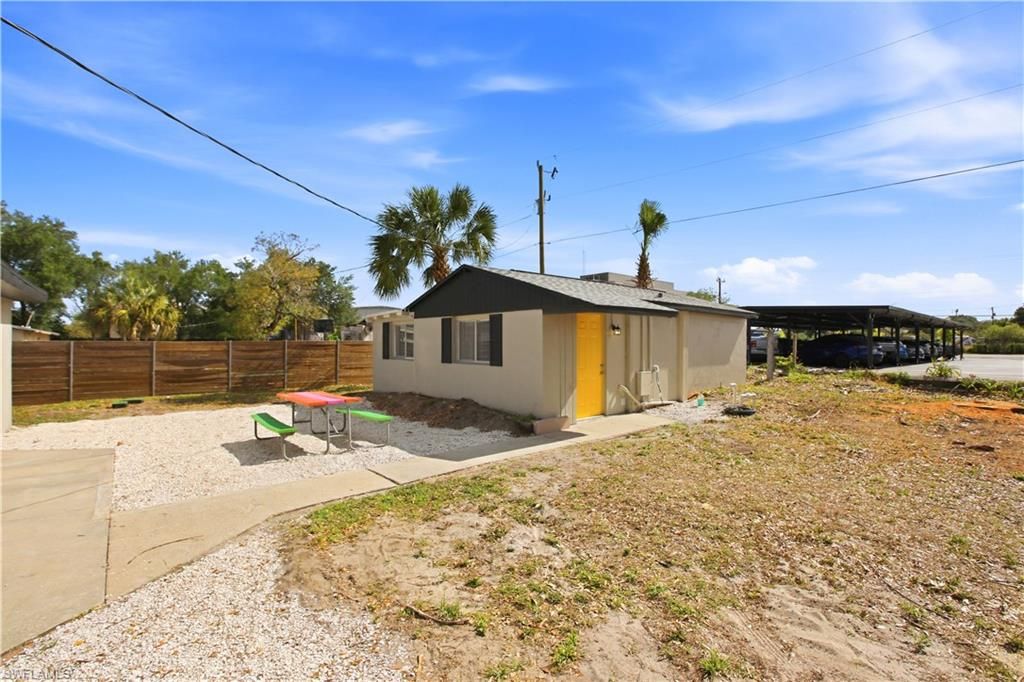 1640 Daniels DR B, North Fort Myers, FL 33917