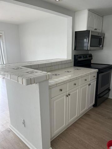 7304 SW 82nd St A105, Miami, FL 33143